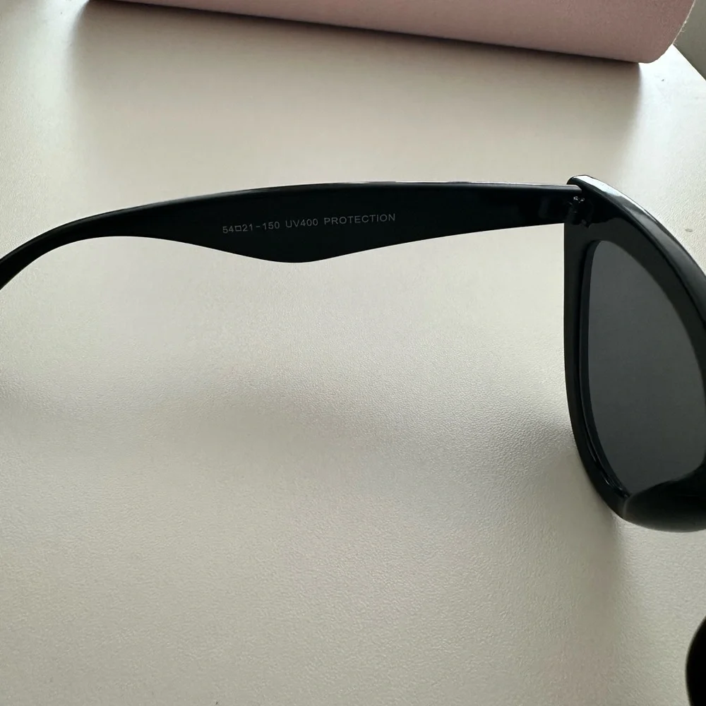 NWT* Island Sunglass Club ‘PARIS’ Black Cat Eye Sunglasses